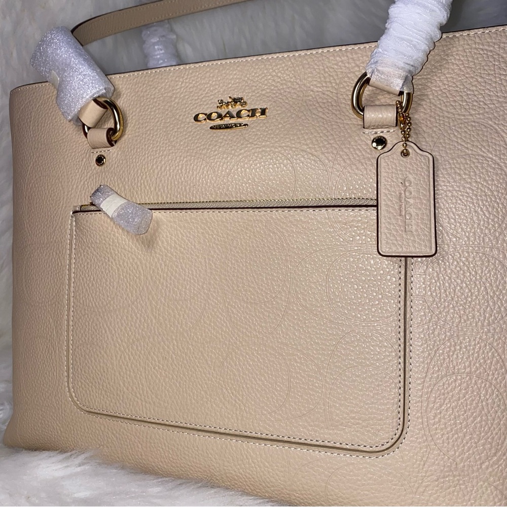 Coach leather purse Station Tote in Oat color Signature leather New